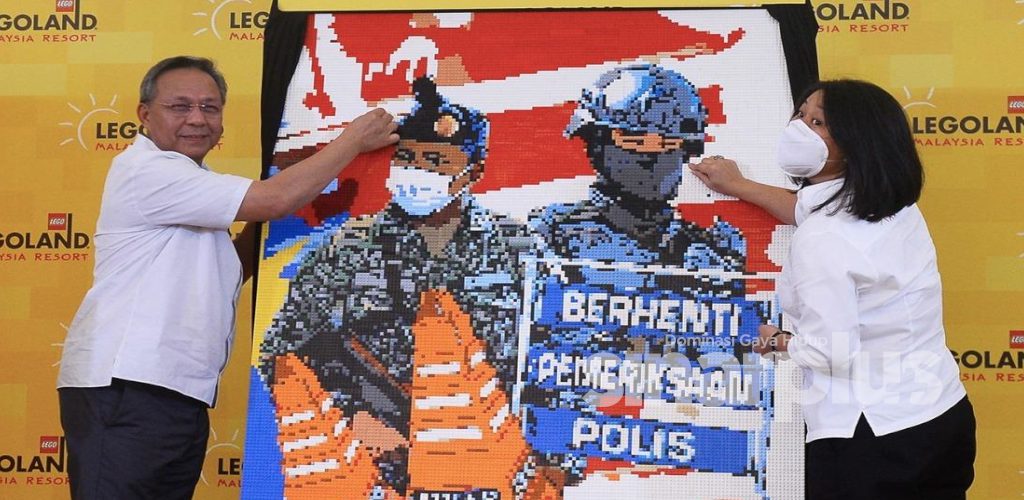 Wow, mural wajah frontliner guna 15,000 bongkah lego