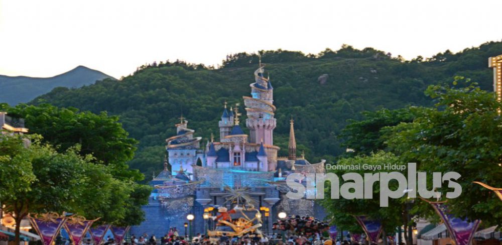 Disneyland Hong Kong kembali 'bungkus', mampu beroperasi sebulan sahaja...
