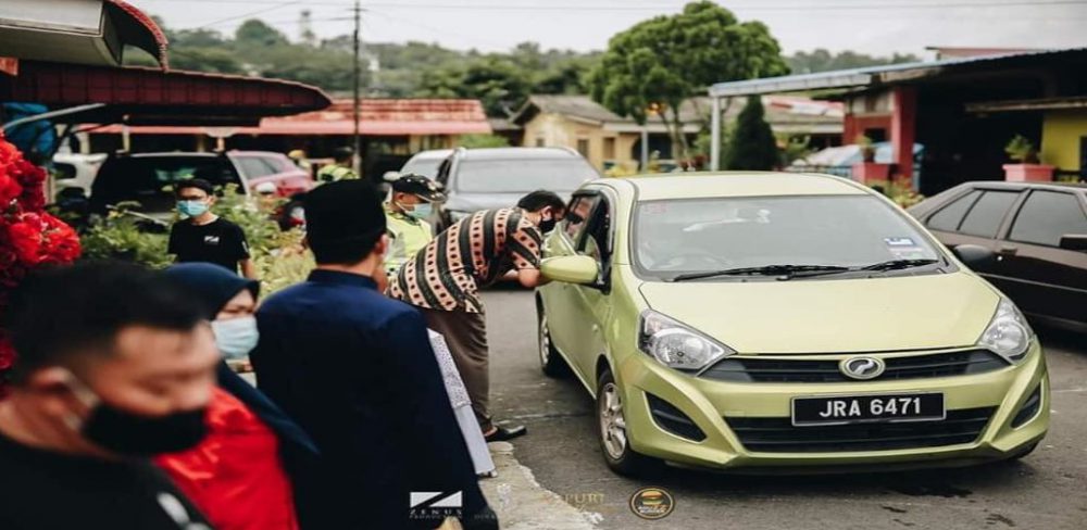 [VIDEO] Majlis perkahwinan 'drive thru' bukan lagi acah-acah