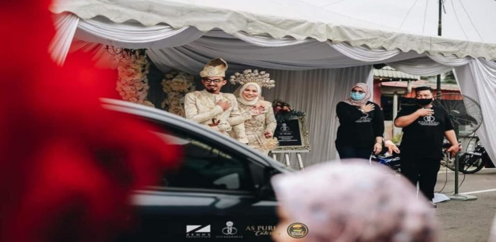 [VIDEO] Majlis perkahwinan 'drive thru' bukan lagi acah-acah