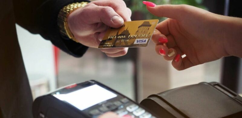 Kad kredit diguna ‘scammer’ RM4,000 lesap, wanita ini kongsi langkah dapatkan duit semula