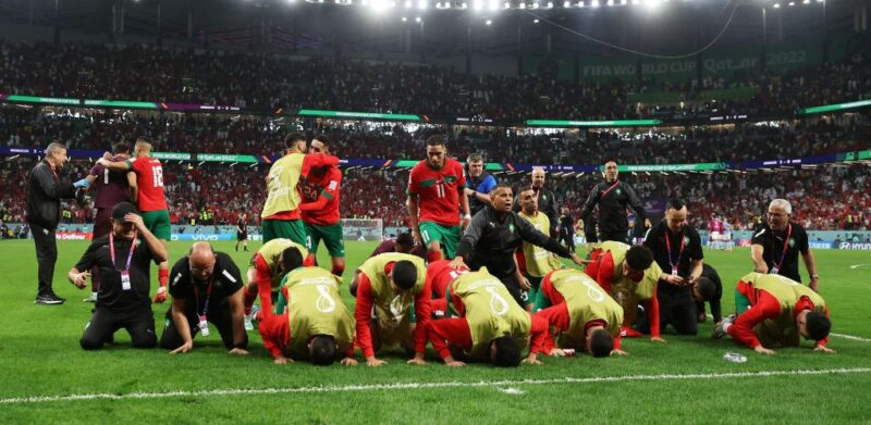 sujud syukur team morocco (1)
