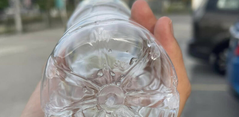 Botol plastik kena panas hasilkan kimia, ini 5 keadaan air elakkan anak minum