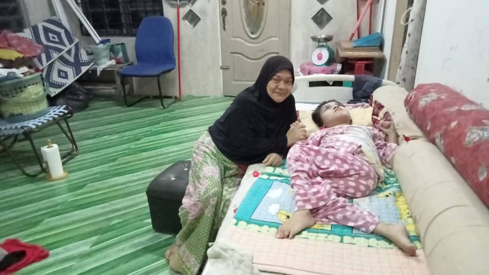 anak lumpuh