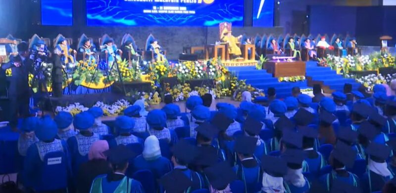 Terbaik lead ombak, gelagat Raja Muda Perlis jadi perhatian, sorakan ‘wave' rai konvokesyen graduan UniMAP (5)