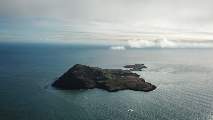 skynews-ynys-enlli-bardsey-island_6411237