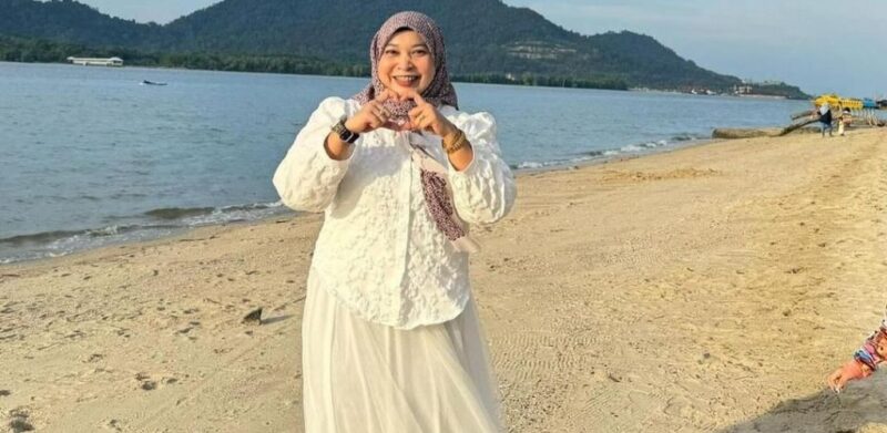 '4 tahun tak tengok anak buah.' Ali datang rumah Hidayah serah RM75,486.48, pertemuan bersama Hamzah bikin ramai sebak (3)