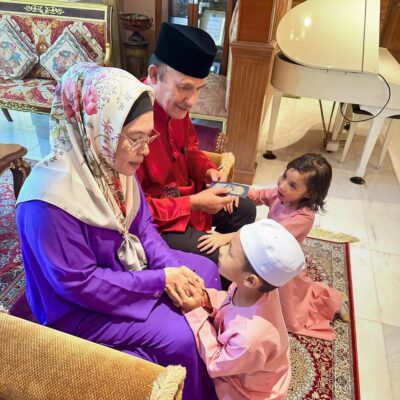 Puteri Sarah bawa anak beraya rumah mentua (2)