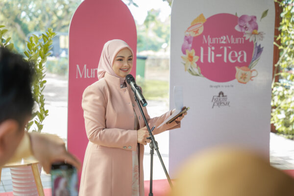 Brand Ambassador, Dato' Sri Siti Nurhaliza giving her speech