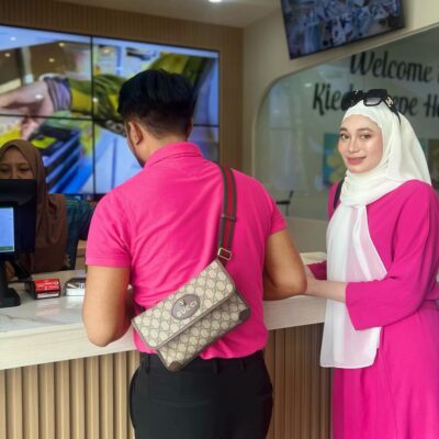 Macam sebaya, bapa mentua 44 tahun & bakal menantu 39 tahun jadi perhatian