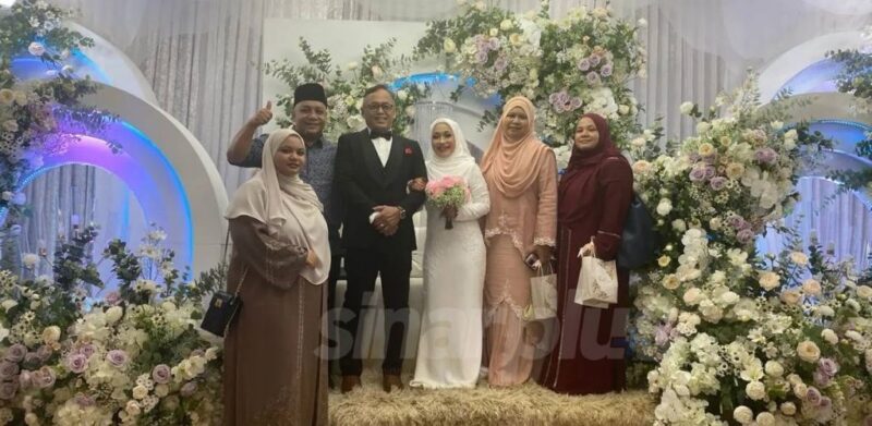 Tular video di atas pelamin Zainal Ariffin berkahwin (2)