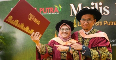 Impian kami belajar & graduate bersama jadi kenyataan.' Suami ...